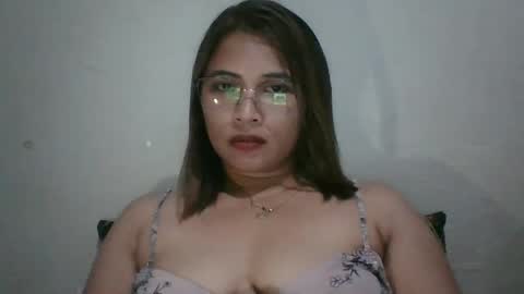 Snapshot of mia_bella04 chatting on February 19, 3:28 am mia_bella04 online show from February 19, 3:28 am