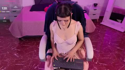 mia online show from May 22, 5:27 am