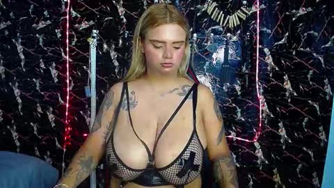 mia Independent model Thanks to everyone for your support online show from November 6, 2:28 am