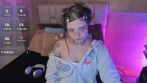 Mia online show from June 17, 5:09 am