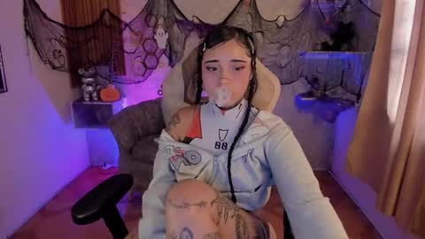 Mia online show from October 25, 4:58 pm