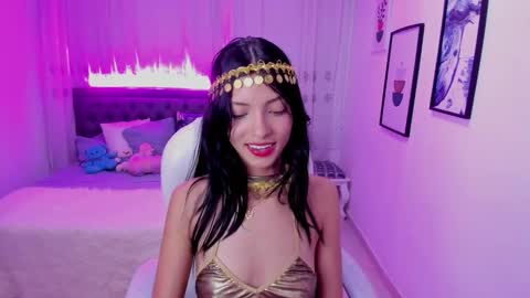 Mia online show from November 24, 8:33 pm