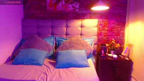 Snapshot of mia_collens_ chatting on January 6, 1:42 am MIA online show from January 6, 1:42 am