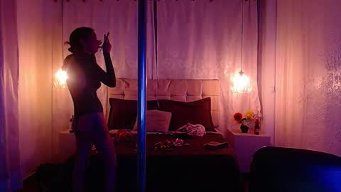 Snapshot of mia_collens_ chatting on January 4, 2:03 am MIA online show from January 4, 2:03 am