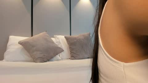 M I A  online show from April 25, 3:09 am