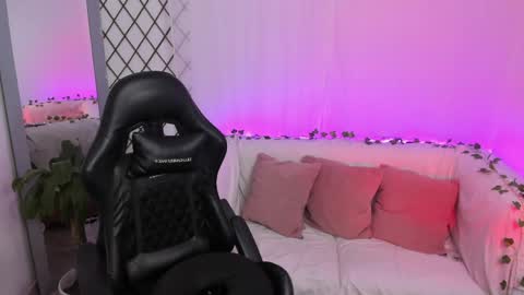 mia_collins_b online show from April 29, 5:54 am