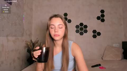 Snapshot of mia_com chatting on October 19, 2:08 pm Mia next stream Thursday 1400 UTC1 Friday 1400 UTC1 online show from October 19, 2:08 pm