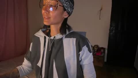 Mia Sandoval online show from April 27, 10:45 am