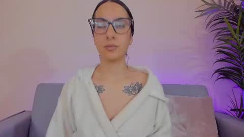 Sarah Luna online show from July 2, 12:22 pm