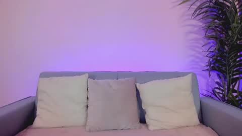 Sarah Luna online show from July 21, 6:30 pm