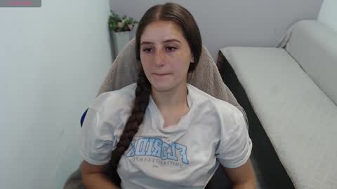 Mia online show from November 5, 1:38 pm