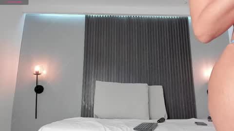 Mia Dollce online show from April 22, 10:45 am