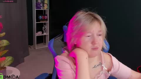 Mia online show from June 12, 3:14 am