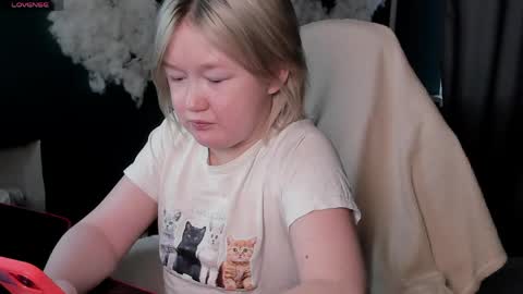 Mia online show from April 26, 2:31 am