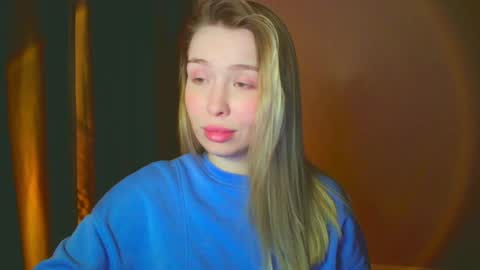 Mia online show from December 10, 9:11 pm