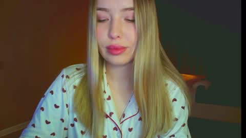 Mia online show from January 27, 11:00 pm