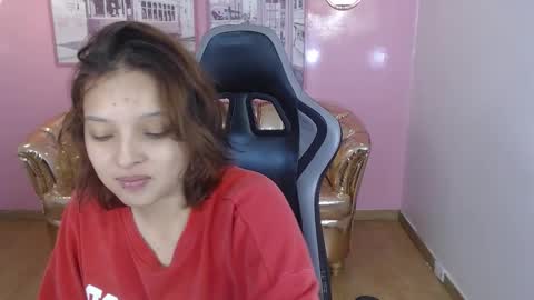 Mia online show from December 18, 1:16 pm