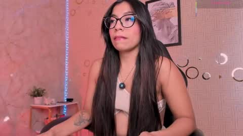 Mia online show from April 26, 1:53 pm