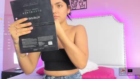 Snapshot of mia_greco_ chatting on March 5, 3:51 am mia_greco_ online show from March 5, 3:51 am