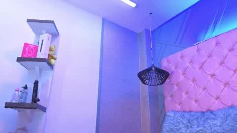 Mia online show from April 26, 1:42 pm