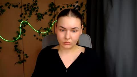 mia_lemm online show from April 23, 7:16 am