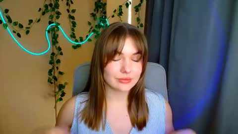mia_lemm online show from March 23, 7:36 am