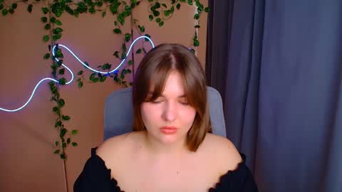 mia_lemm online show from April 15, 6:58 am