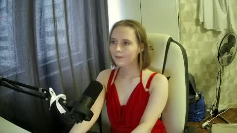 Mia online show from May 28, 2:59 pm