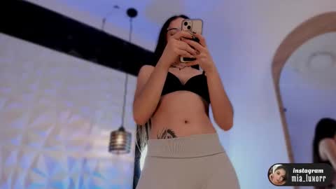 mia_luxor online show from February 15, 11:42 am