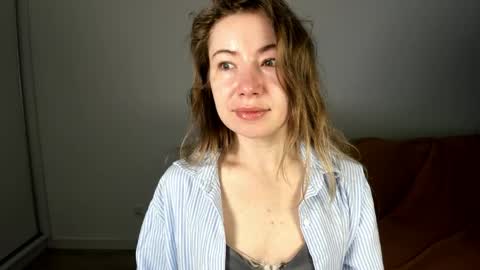 Mia online show from April 25, 6:27 am