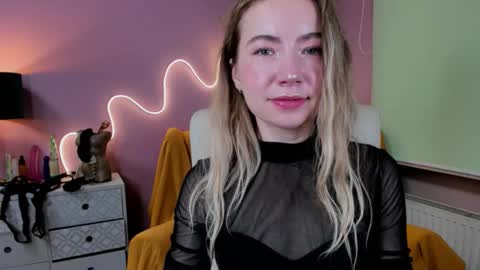 Mia online show from September 17, 6:44 am