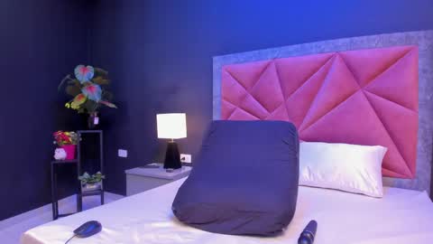 MIA  online show from April 21, 7:10 pm