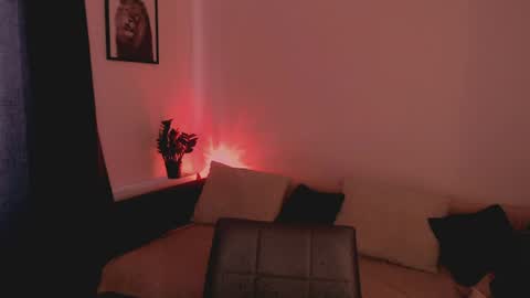 Mia online show from July 28, 2:13 pm