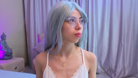 Mia online show from April 23, 12:29 pm