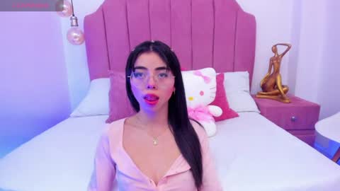 Mia online show from June 10, 12:26 pm
