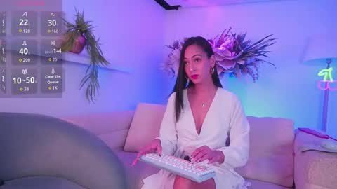 Mia online show from April 24, 11:35 am