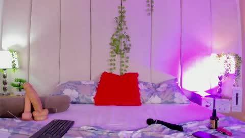 mia rousse25 online show from April 19, 6:10 pm