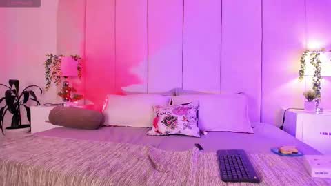 Snapshot of mia_rousse25 chatting on October 17, 2:20 pm mia rousse25 online show from October 17, 2:20 pm