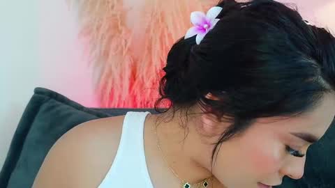 Mia online show from April 16, 8:30 pm