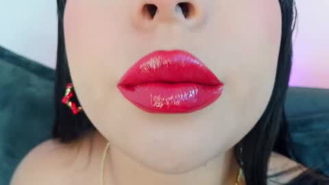 Mia online show from April 22, 9:12 pm