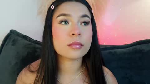 Mia online show from April 23, 9:39 pm