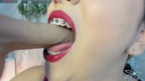 Mia Roux online show from November 8, 1:43 am