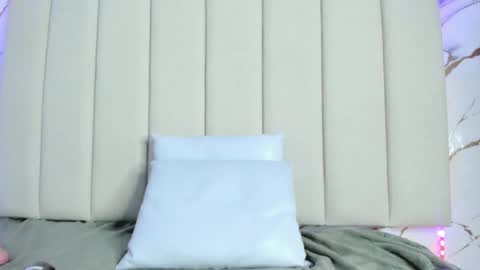 mia_serena_ online show from March 6, 9:54 pm