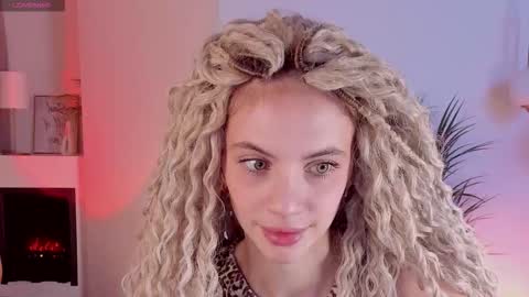 Mia online show from October 27, 6:31 am