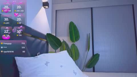 Mia online show from October 29, 5:48 pm