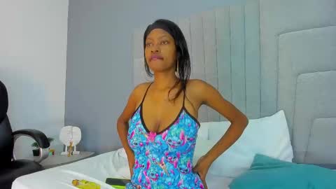 Snapshot of mia_smith_x chatting on February 3, 7:42 pm mia_smith_x online show from February 3, 7:42 pm