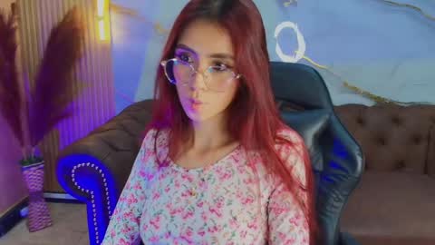 Mia online show from October 2, 1:49 pm