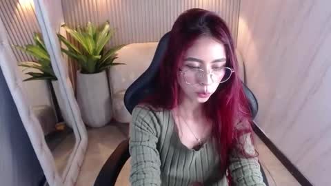 Mia online show from September 19, 2:27 pm