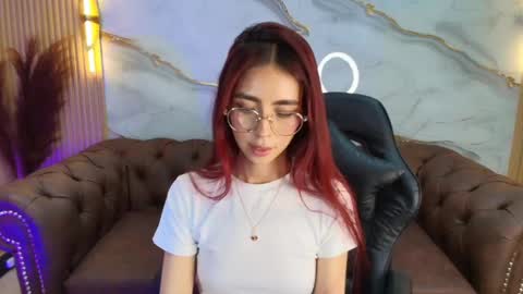 Mia online show from September 22, 1:31 pm