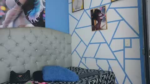 mia_thompson_0 online show from July 6, 2:22 pm